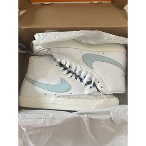 Nike Blazer Mid ‘77 (FAIRLY NEW!! in celestial Blue)